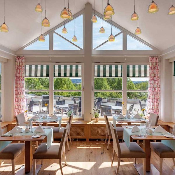 Sonnengut-Restaurant-Fensterfront